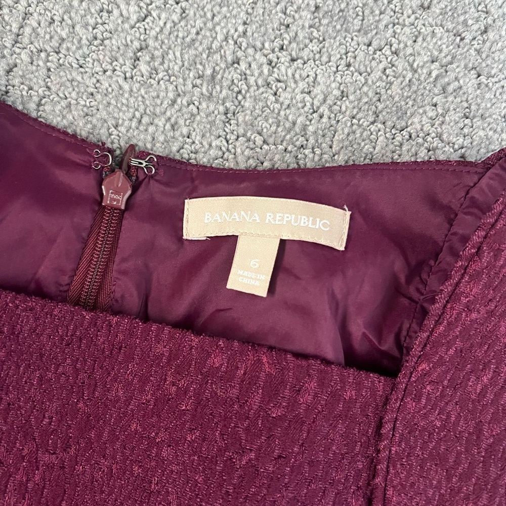 Banana Republic Burgundy Textured Sleeveless Sheath Dress - Picture 2 of 6